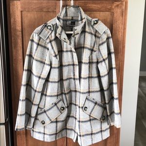 Ladies’ flannel coat sz L w 3/4 length sleeve NWT!